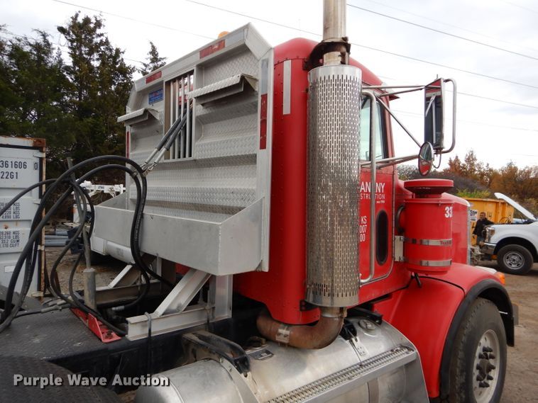 image for item DI8373 2000 Peterbilt 357  semi truck