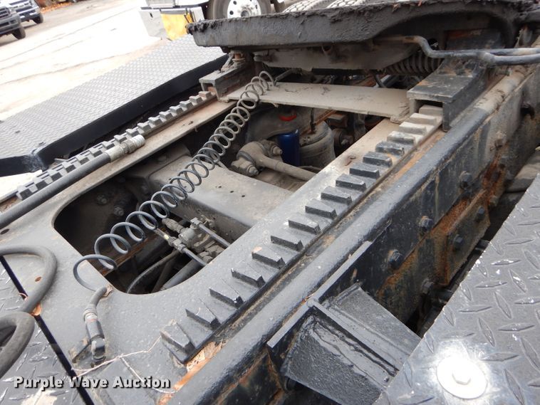 image for item DI8373 2000 Peterbilt 357  semi truck