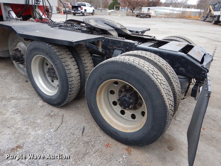 image for item DI8373 2000 Peterbilt 357  semi truck