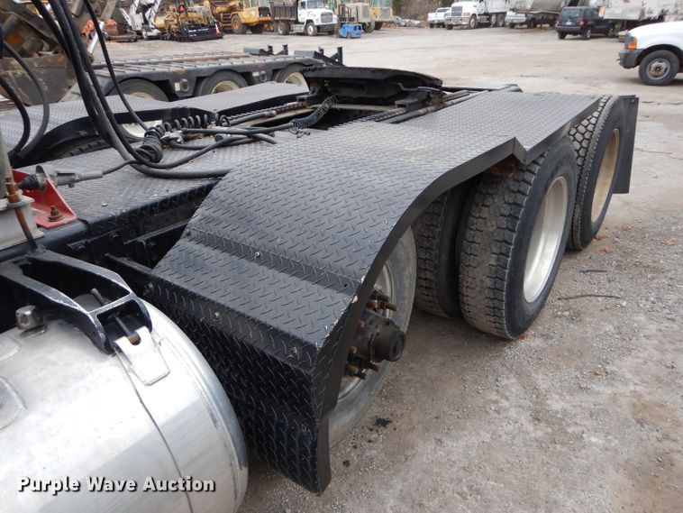 image for item DI8373 2000 Peterbilt 357  semi truck