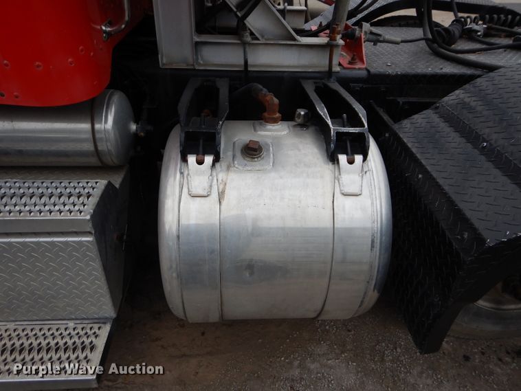 image for item DI8373 2000 Peterbilt 357  semi truck