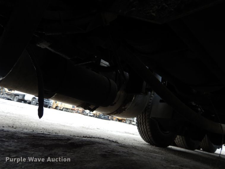 image for item DI8373 2000 Peterbilt 357  semi truck