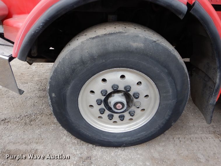 image for item DI8373 2000 Peterbilt 357  semi truck