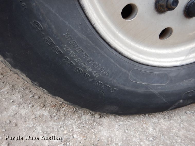 image for item DI8373 2000 Peterbilt 357  semi truck