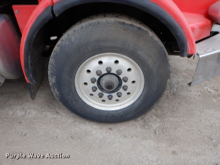 image for item DI8373 2000 Peterbilt 357  semi truck