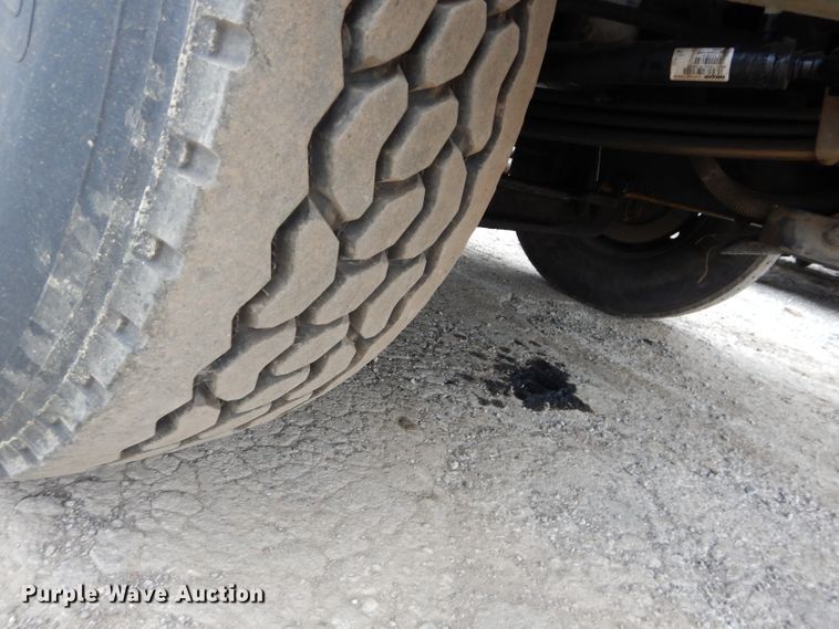 image for item DI8373 2000 Peterbilt 357  semi truck