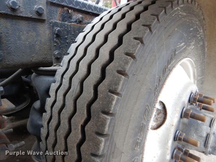 image for item DI8373 2000 Peterbilt 357  semi truck