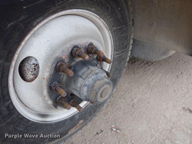 image for item DI8373 2000 Peterbilt 357  semi truck