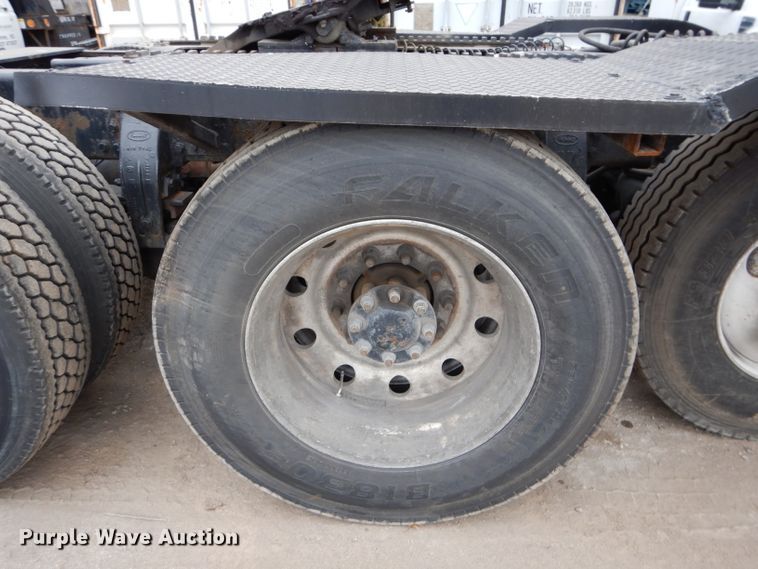 image for item DI8373 2000 Peterbilt 357  semi truck