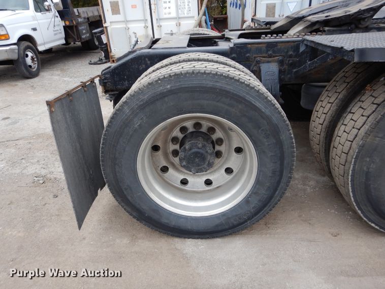 image for item DI8373 2000 Peterbilt 357  semi truck