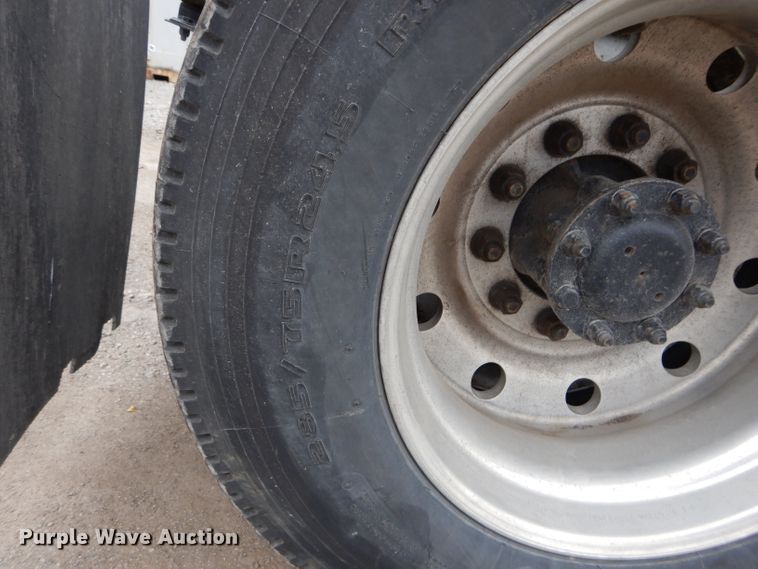 image for item DI8373 2000 Peterbilt 357  semi truck