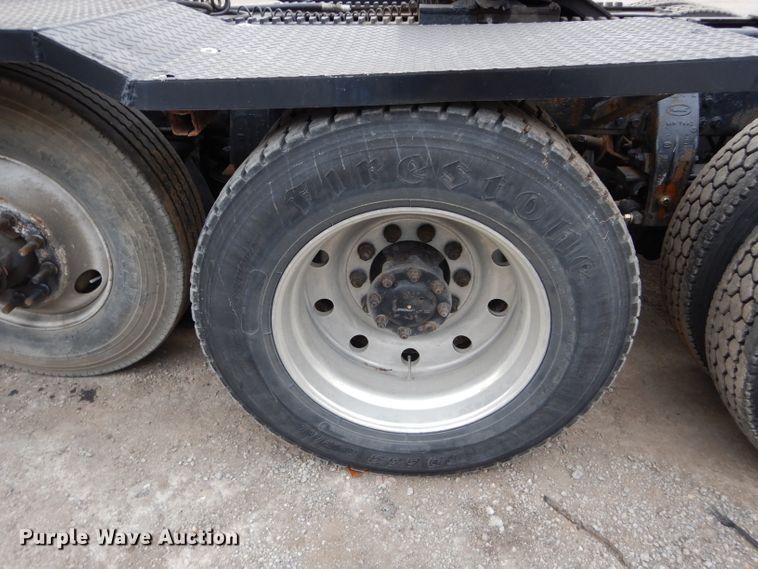 image for item DI8373 2000 Peterbilt 357  semi truck