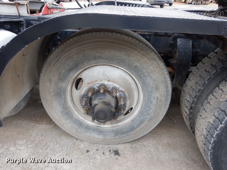 image for item DI8373 2000 Peterbilt 357  semi truck