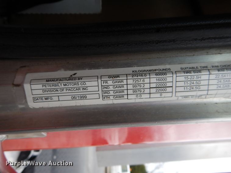 image for item DI8373 2000 Peterbilt 357  semi truck