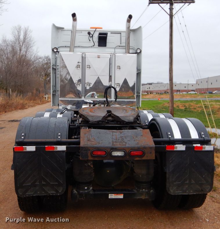 image for item DI8418 2016 Volvo VNL 730  semi truck