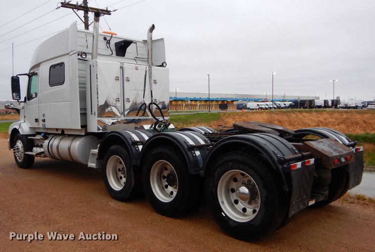 image for item DI8418 2016 Volvo VNL 730  semi truck
