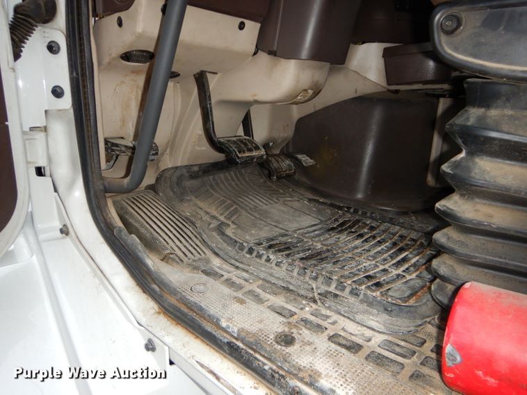 image for item DI8418 2016 Volvo VNL 730  semi truck