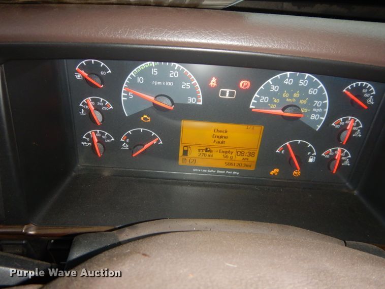 image for item DI8418 2016 Volvo VNL 730  semi truck