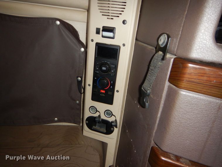 image for item DI8418 2016 Volvo VNL 730  semi truck