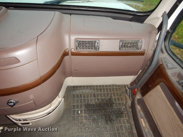 image for item DI8418 2016 Volvo VNL 730  semi truck