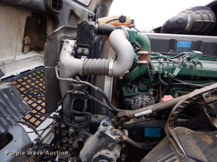 image for item DI8418 2016 Volvo VNL 730  semi truck