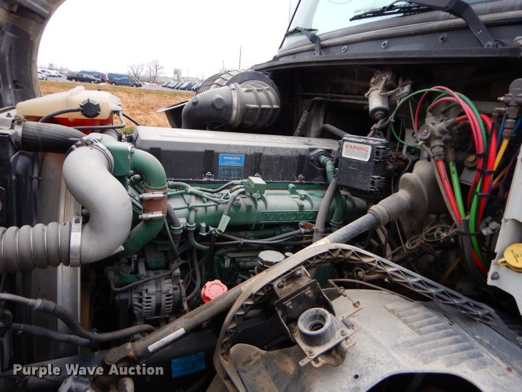 image for item DI8418 2016 Volvo VNL 730  semi truck