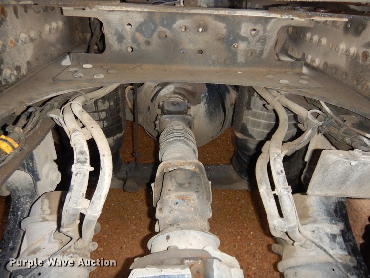 image for item DI8418 2016 Volvo VNL 730  semi truck