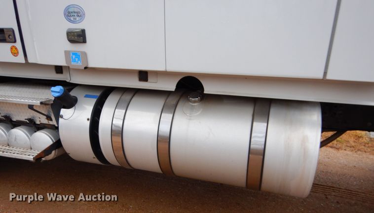 image for item DI8418 2016 Volvo VNL 730  semi truck