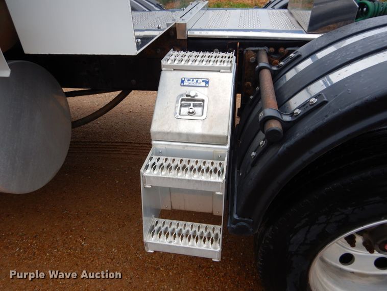 image for item DI8418 2016 Volvo VNL 730  semi truck