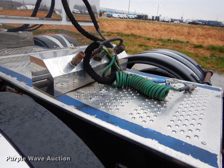 image for item DI8418 2016 Volvo VNL 730  semi truck