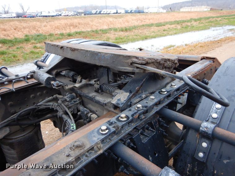 image for item DI8418 2016 Volvo VNL 730  semi truck