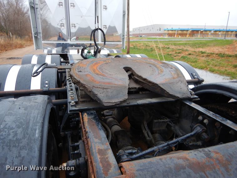 image for item DI8418 2016 Volvo VNL 730  semi truck