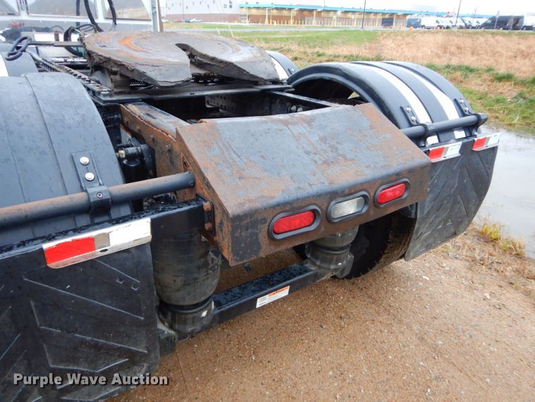 image for item DI8418 2016 Volvo VNL 730  semi truck