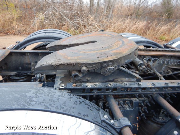 image for item DI8418 2016 Volvo VNL 730  semi truck