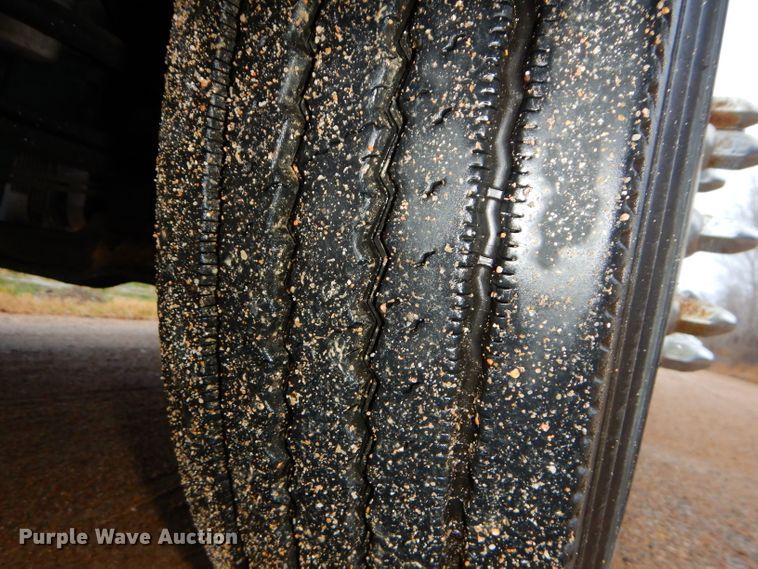 image for item DI8418 2016 Volvo VNL 730  semi truck