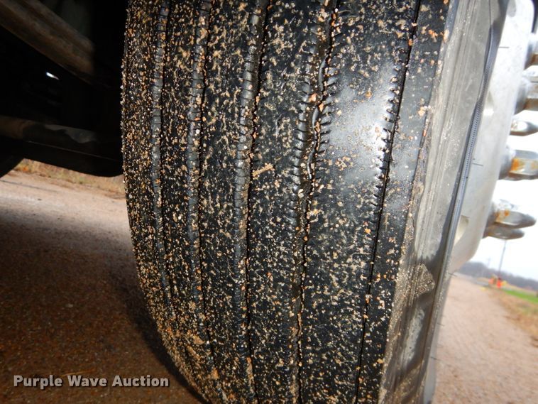 image for item DI8418 2016 Volvo VNL 730  semi truck