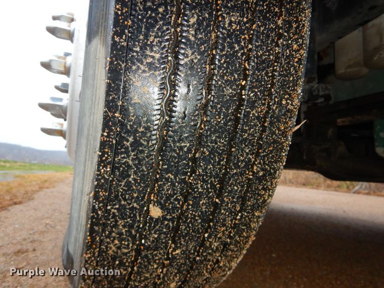 image for item DI8418 2016 Volvo VNL 730  semi truck