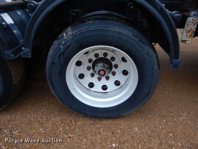 image for item DI8418 2016 Volvo VNL 730  semi truck