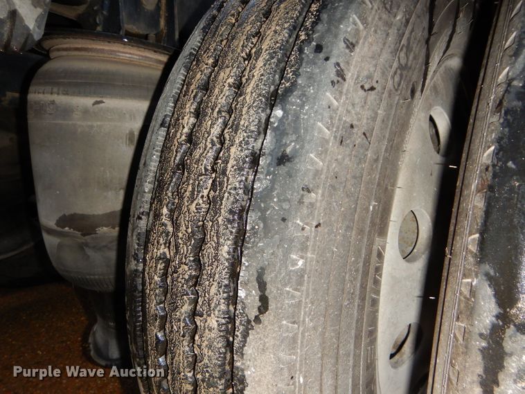 image for item DI8418 2016 Volvo VNL 730  semi truck