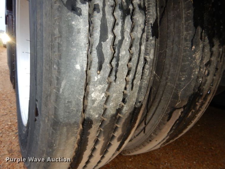 image for item DI8418 2016 Volvo VNL 730  semi truck