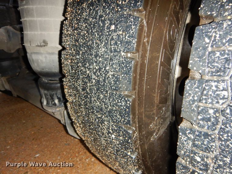 image for item DI8418 2016 Volvo VNL 730  semi truck