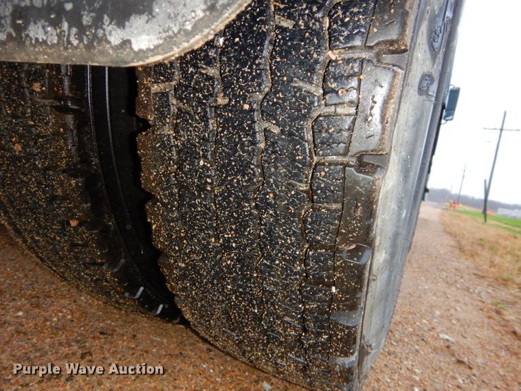 image for item DI8418 2016 Volvo VNL 730  semi truck