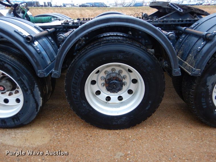 image for item DI8418 2016 Volvo VNL 730  semi truck