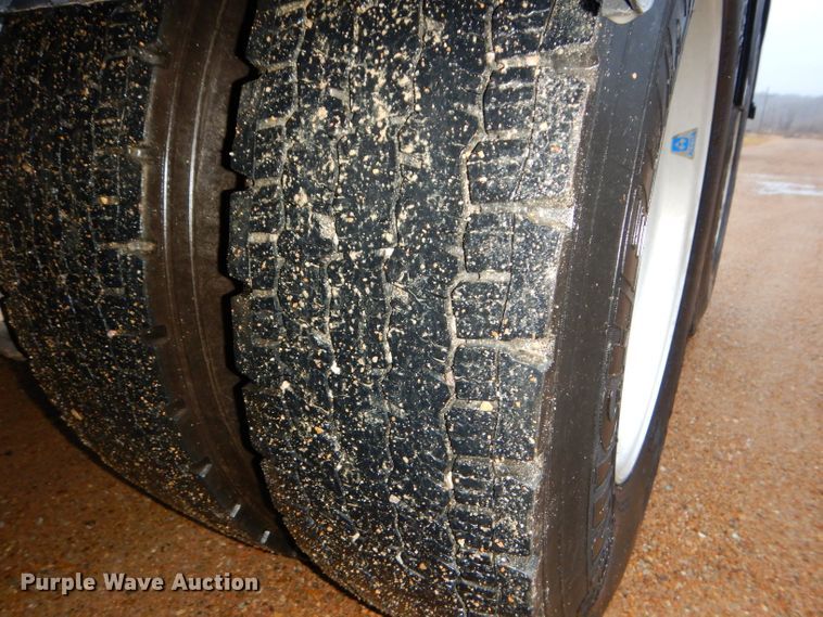 image for item DI8418 2016 Volvo VNL 730  semi truck