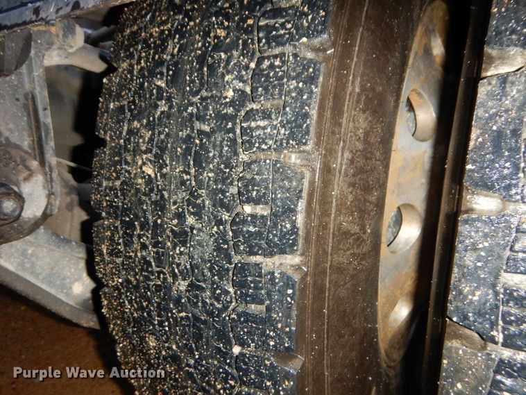 image for item DI8418 2016 Volvo VNL 730  semi truck