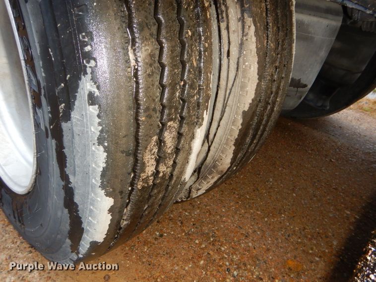 image for item DI8418 2016 Volvo VNL 730  semi truck