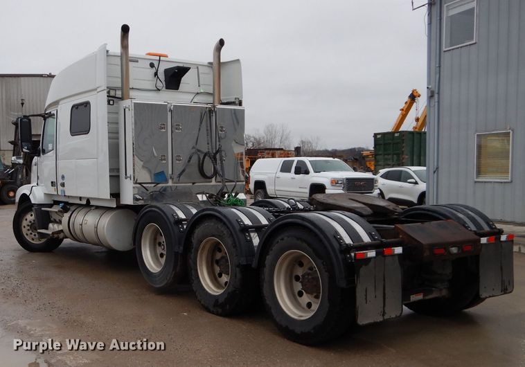 image for item DI8419 2016 Volvo VNL 730  semi truck