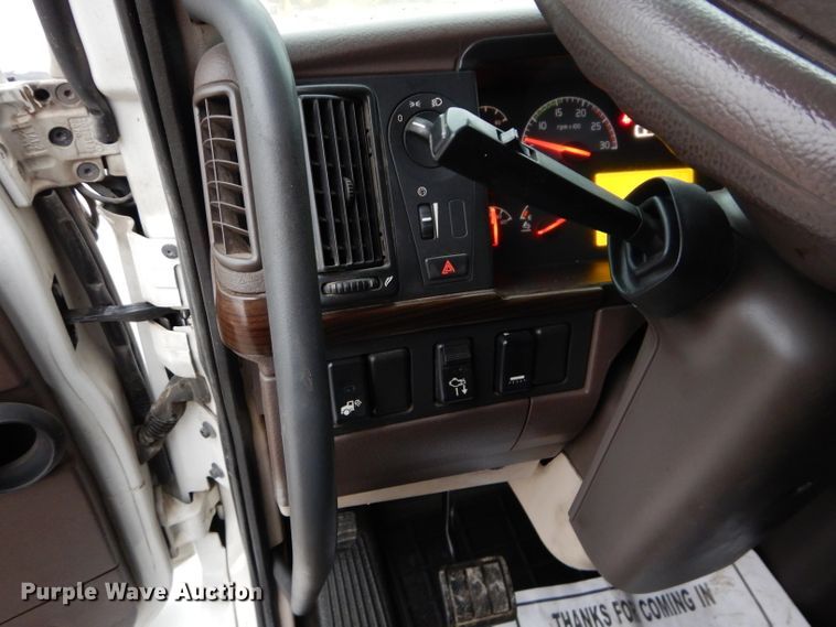 image for item DI8419 2016 Volvo VNL 730  semi truck