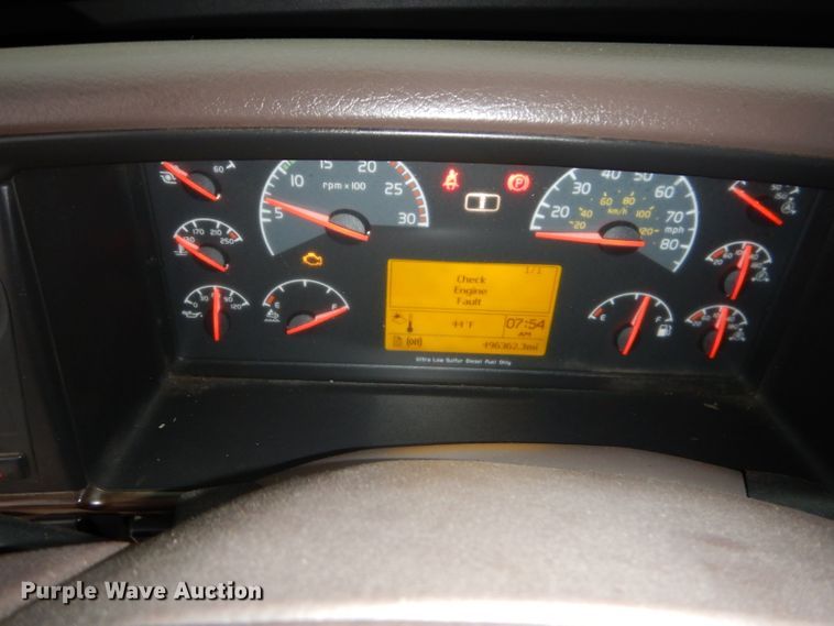 image for item DI8419 2016 Volvo VNL 730  semi truck