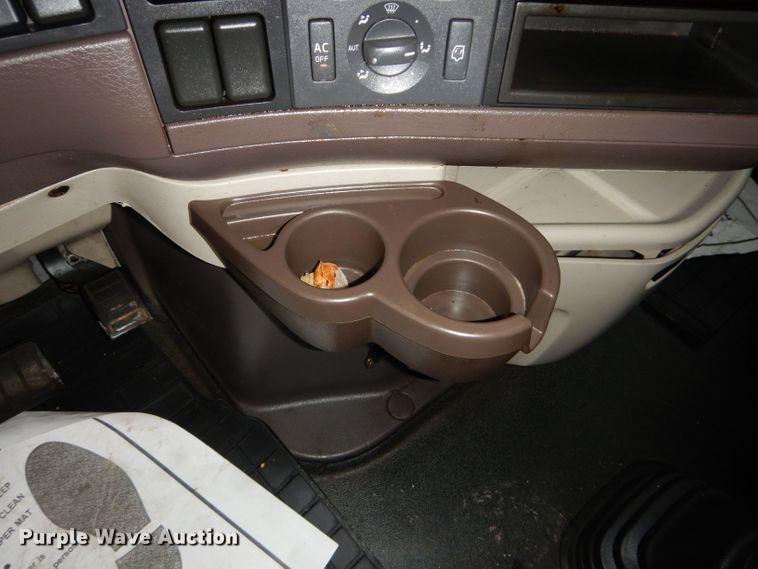 image for item DI8419 2016 Volvo VNL 730  semi truck